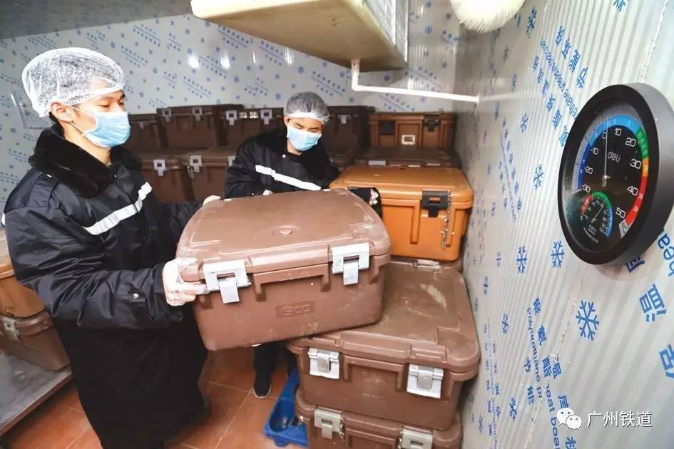 飞机餐为什么比高铁好吃,航空餐哪个最好吃