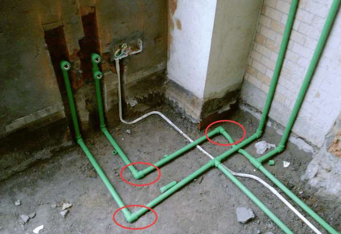 十年家装从业经验分享,家庭装修水管走顶上好还是地面好