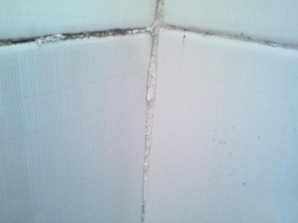 装修贴黑色地砖有后悔的吗,装修地砖勾缝变黑了怎么处理