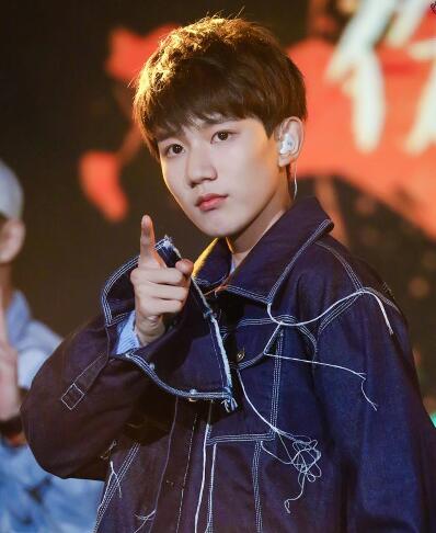 TFBOYS秒TFgirls，杨幂咦自己小时候