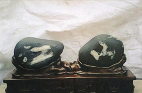 这两块石头他整整等了6年才买下，刚运回家就有人出价40万