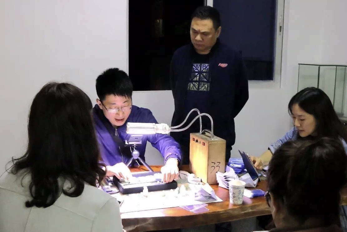 专卖翡翠玉石直播,直播卖翡翠玉石的技巧