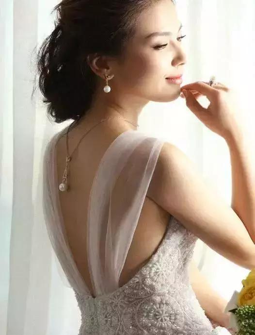 你问我出街为什么那么傲娇?因为我戴首饰的方法最拉风