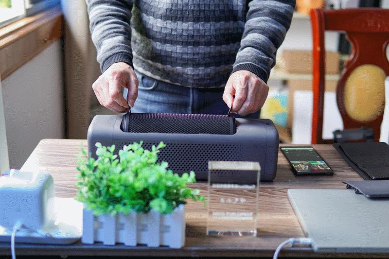 别让甲醛影响你刚买新车的心情，试小米米家车载空气净化器新款