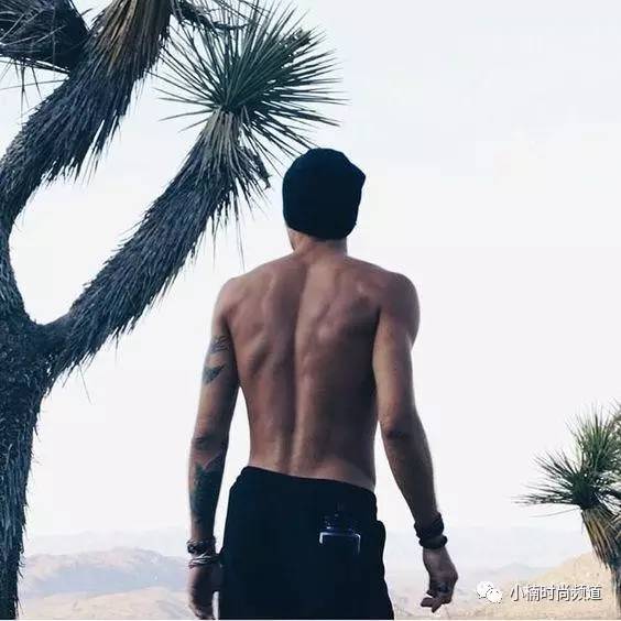 男士后背长痘痘的原因和解决方法,男性背部长满粉刺痘痘怎么解决