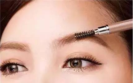 适合晚宴化妆的妆容,晚宴眼妆怎么化妆