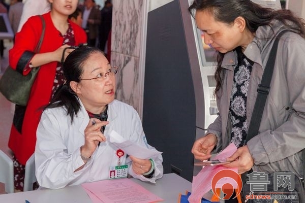 菏泽市立医院举行关注“高尿酸血症与痛风”大型义诊与健康教育活动