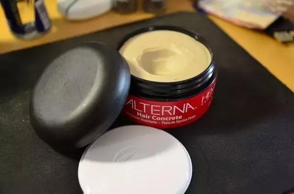 发质不好一定是你没选对吹风机,如何只用一点发蜡做出好看发型