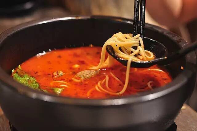 怎样开一家火锅米线店,开羊肉米线店好还是小锅米线店好