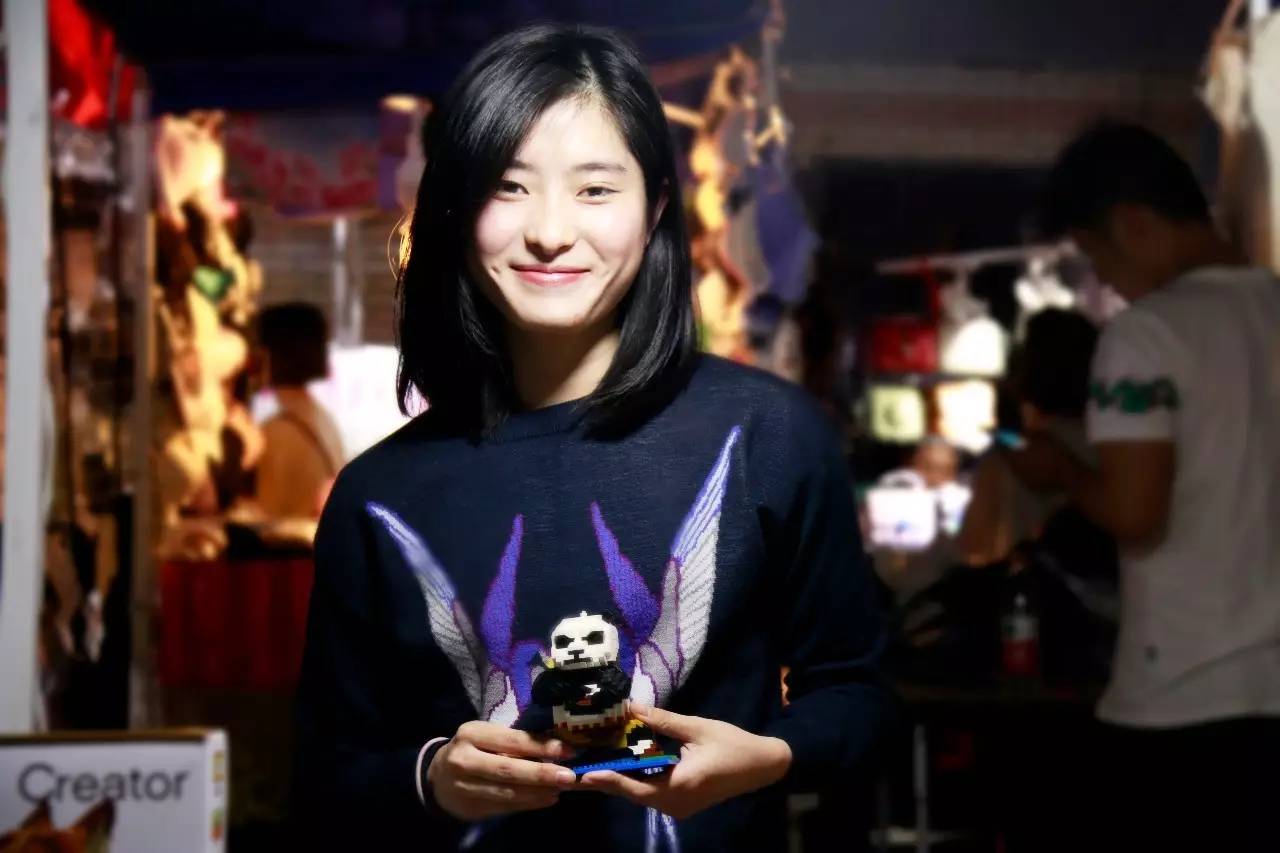 杭州吴山广场夜市美女,吴山夜市摊主