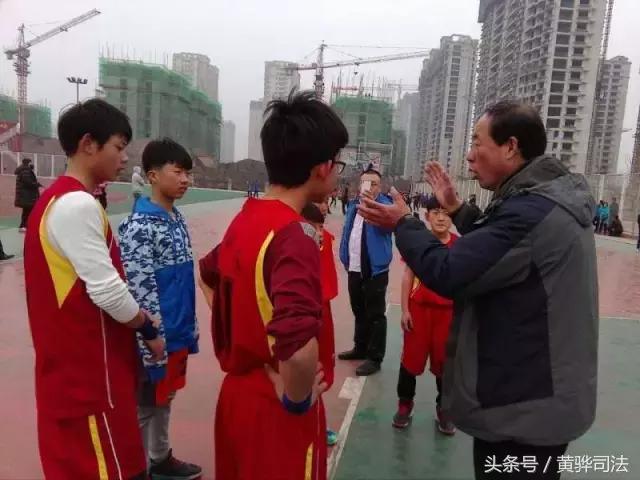 黄骅身边事｜土操场，老教练，乡村小学“炼”出冠*队军**！