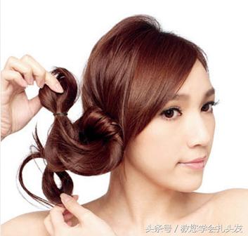 气质女人一定要尝试的一款发型,一个女人学会了化妆