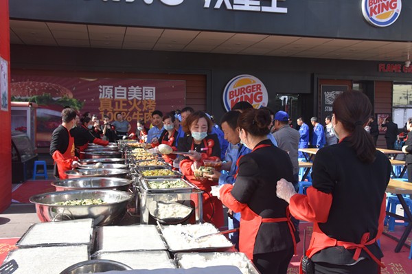 定州大世界大宴三天环卫工人