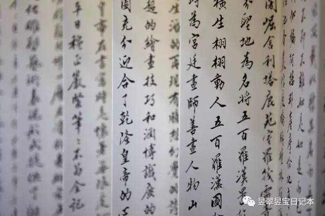 翡翠佳名世共稀,佛堂高下巧相宜