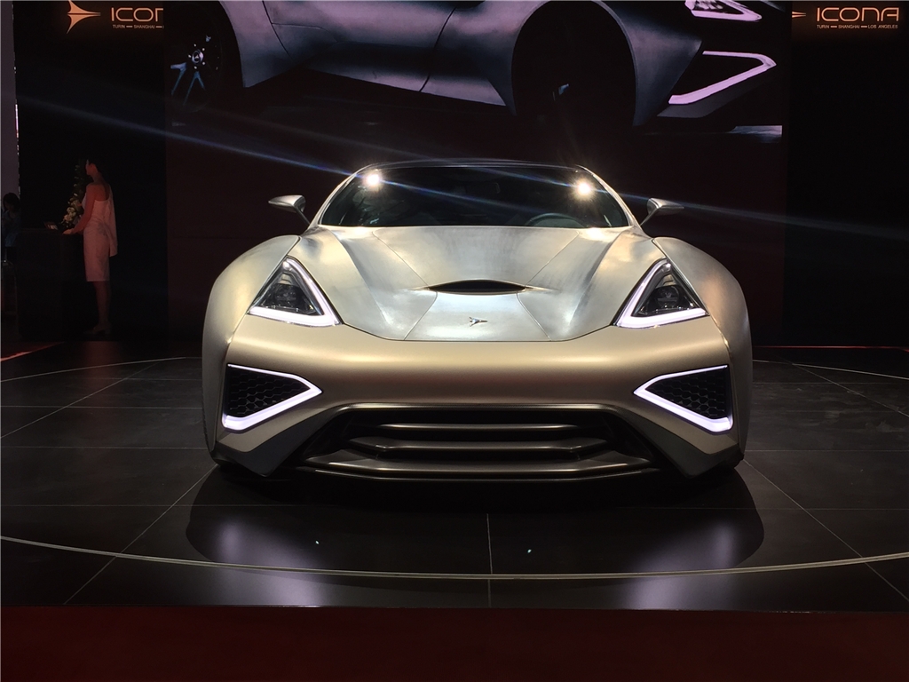 有了这辆超跑，你就能在熊安新区买6栋别墅了，还是带院子的！