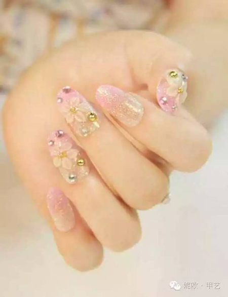 指甲有竖纹变脆是怎么回事,脚大脚趾甲变厚变脆是什么原因