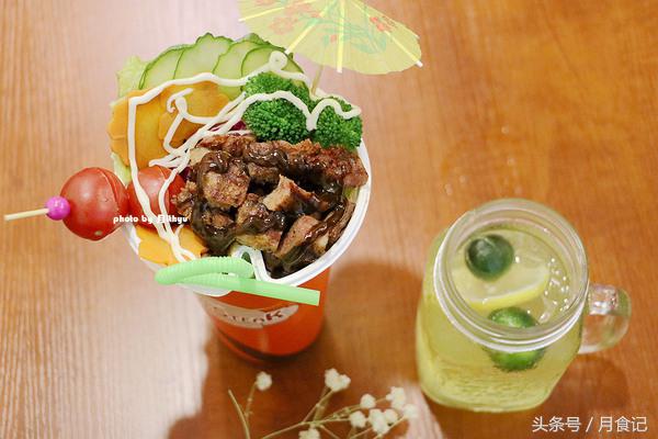 可边走边吃的牛排杯，美食新体验