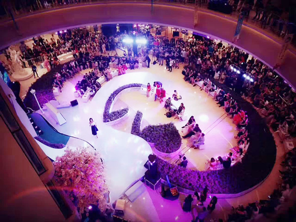 第四届2017重庆女神PARTY近千女神集体潮趴