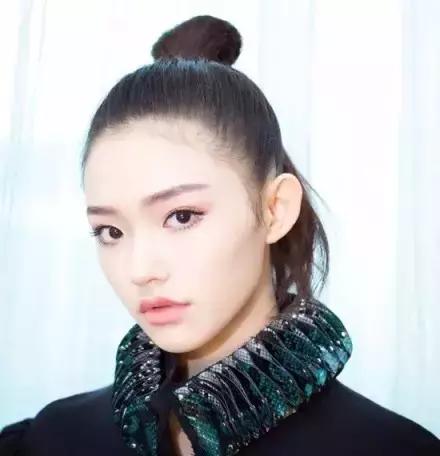 丸子头升级啦！这款炸毛丸子头，拯救你的大额头！