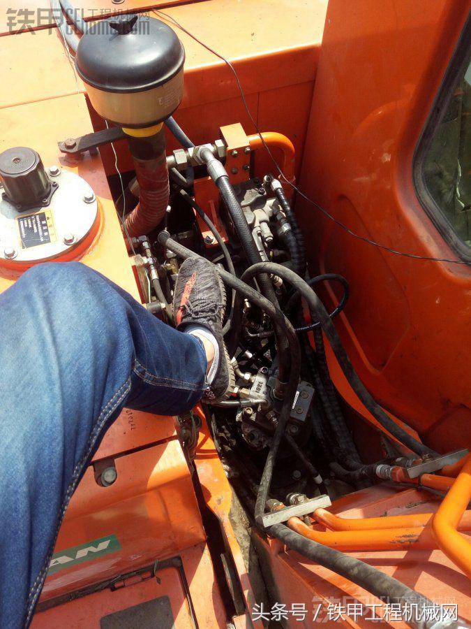 挖掘机破碎锤管路安装详细图,三一破碎锤管路安装示意图