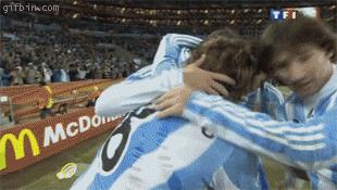 足球十大搞笑进球动图,足球搞笑庆祝动作gif