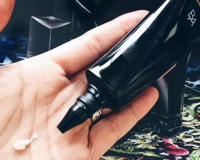 用什么防晒霜整天都晒不黑的,夏天怎样晒太阳不被晒黑