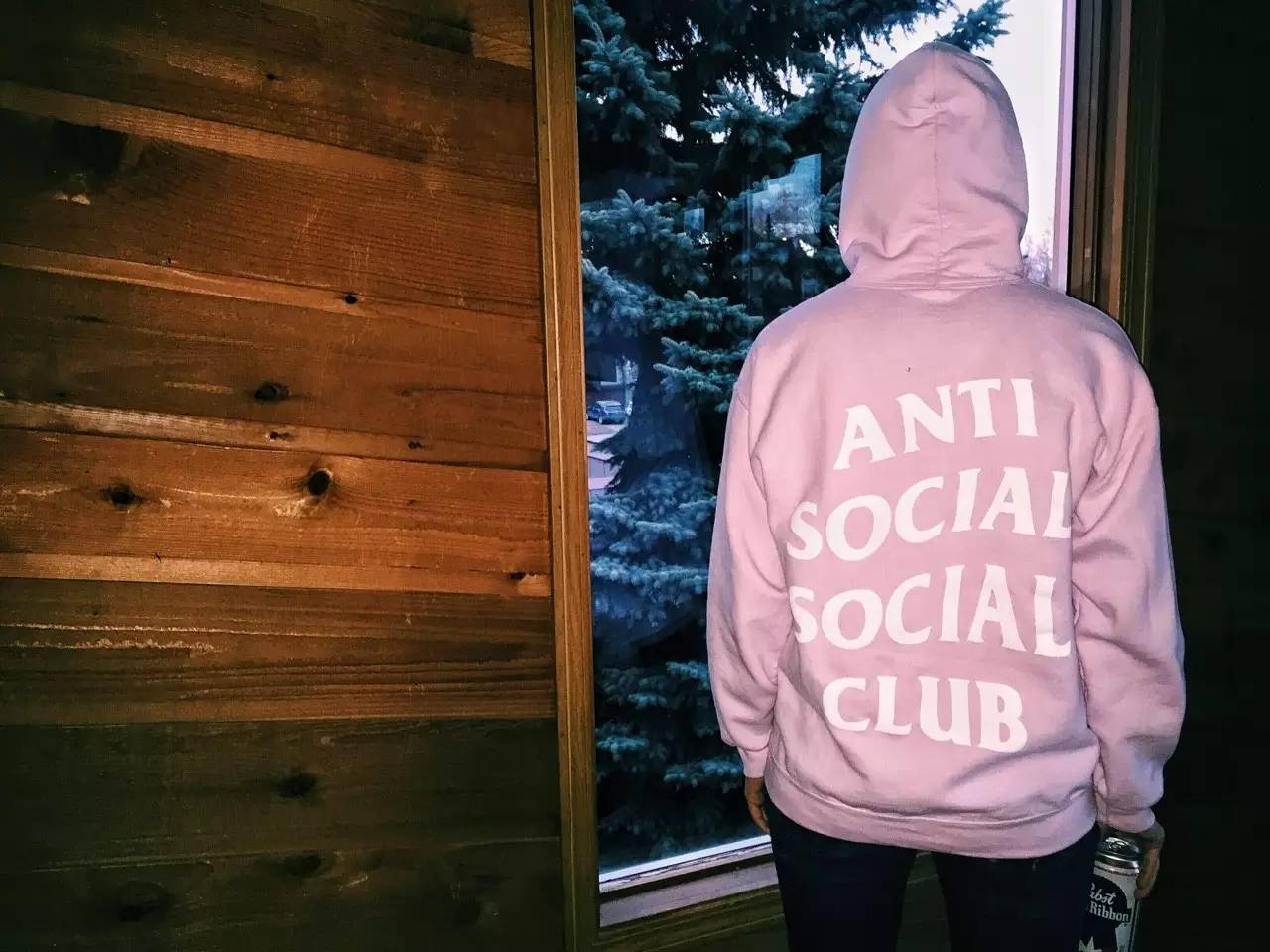 5分钟赚100万美金的潮流单位，幕后主脑竟然是一个不受欢迎的怪人？