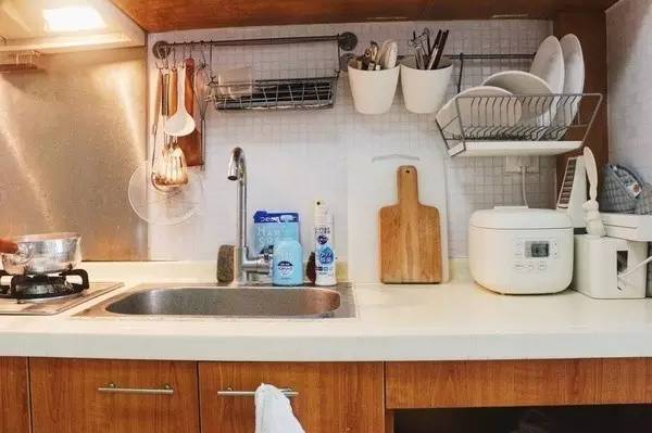 花5000改造ins风出租屋,上海一个改造出租屋loft的女孩