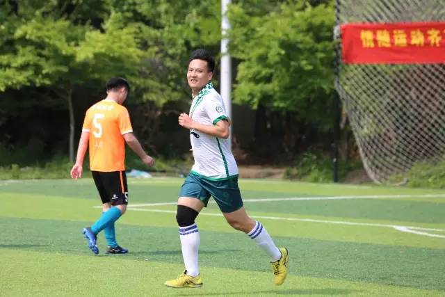 他们上演了一场杭州版实况足球，用爱搭起希望的桥梁！