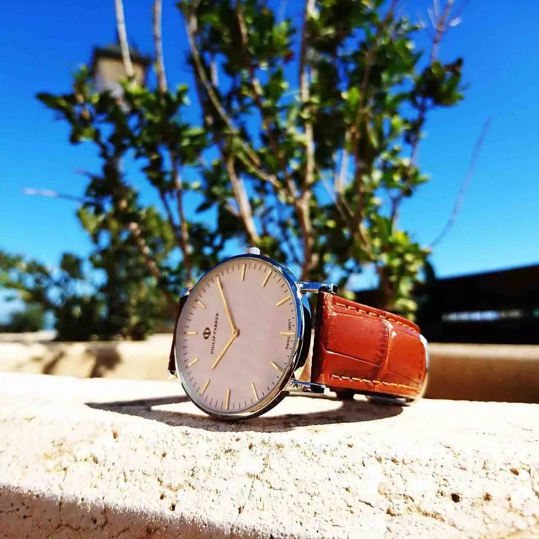 年轻的女人戴什么手表好,年轻人戴什么手表比较好女士