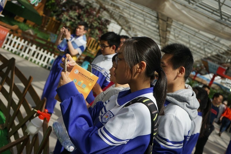 不忘初心跟党走砥砺前行创辉煌,不忘初心跟党走砥砺前行共繁荣