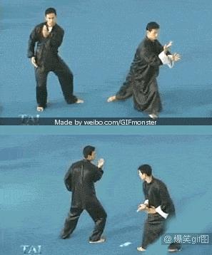 看我真功夫，轻轻一摸，就能打到你吐奶