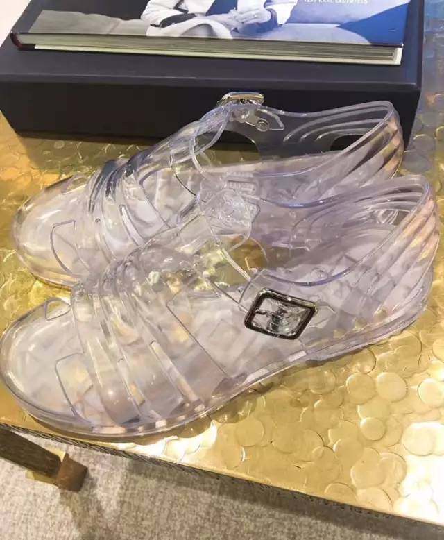 香奈儿凉鞋女塑料一万多,香奈儿凉鞋女款2022新款爆款