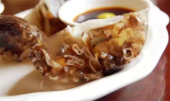 活老鼠、可爱兔兔、牛粪……这些你敢吃吗？有人视它为美食！