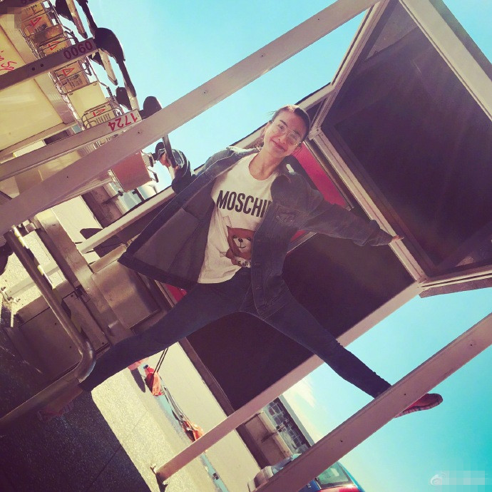 吴昕看马德里竞技比赛,吴昕巴黎街拍图片