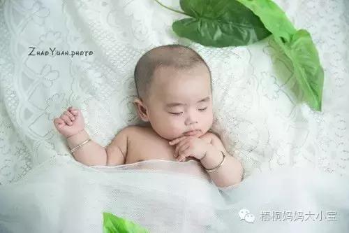 「桐妈原创」怎么判断奶水足够,宝宝吃饱?尿便体重干货推荐!