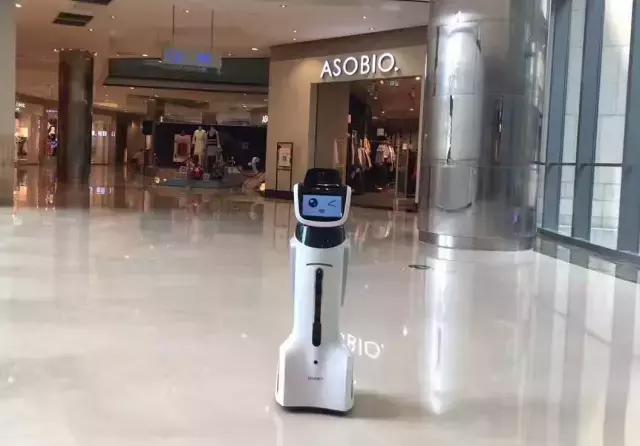 购物机器人加持新零售，商场的新春天来了