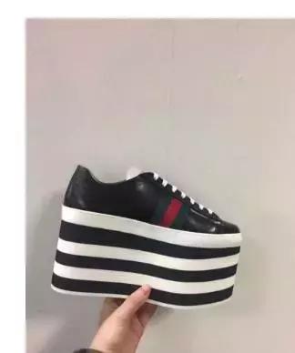 凉鞋经典款百搭不累脚,今年最火的4款凉鞋清爽又时髦