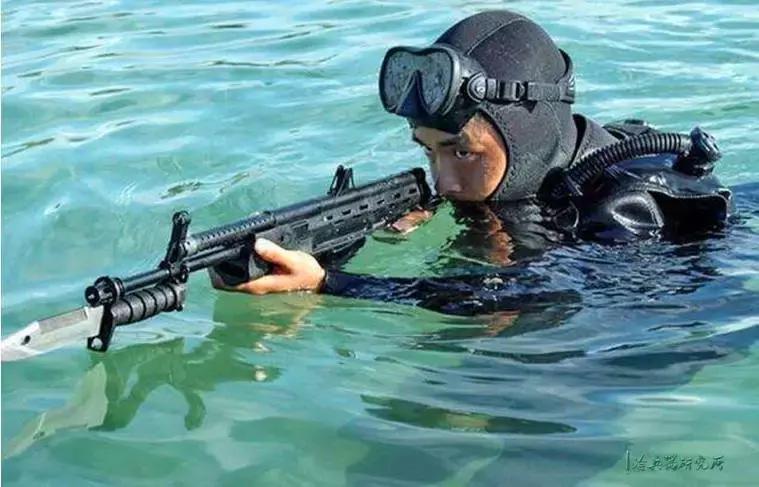 中、俄、美三国*用军***刀刺**改进之路：总有一款完爆三棱*刺军**