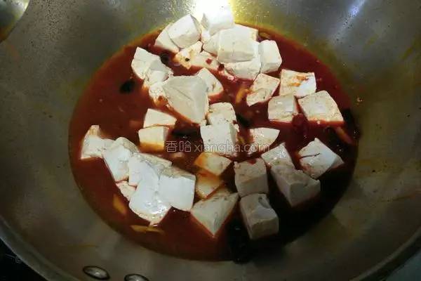 吃素就吃蛋白质丰富得豆腐，好吃到连盘子都能吃掉