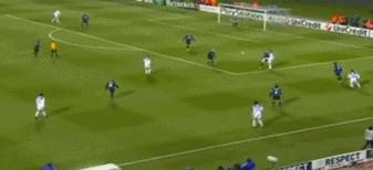 足球搞笑视频点球踢脸,足球拍的搞笑视频