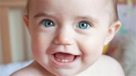 宝宝第一次出牙不适症状怎么缓解,儿童换牙长出双层牙