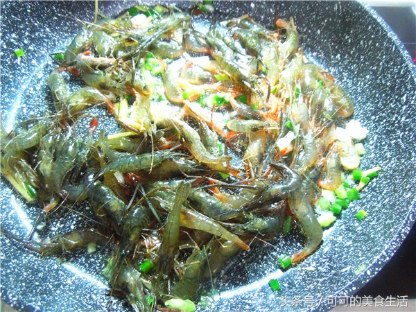 油爆清水河虾,壳肉分离的油爆虾