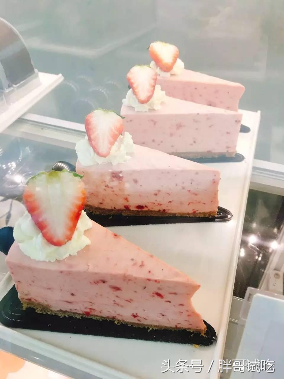 胖哥冻干草莓,韩国小胖哥吃草莓加奶油