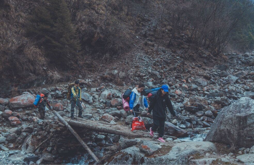 成体背包客带起包子重回甲尔猛措