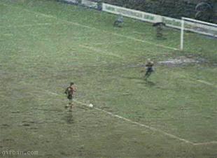 足球搞笑gif假摔,足球搞笑图片视频