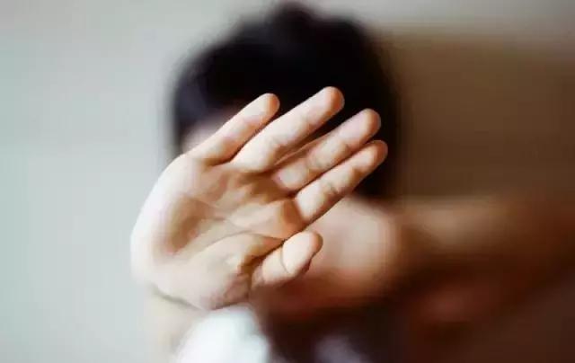 孩子比较自我怎么引导,孩子自来熟怎么教育