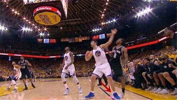 格林踢亚当斯完整视频,格林踢伤亚当斯视频