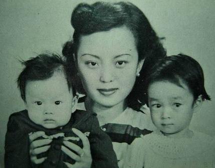 她是甄珍的妹妹,曾经的清纯让邱淑怡黯然失色,现在却疾病缠身