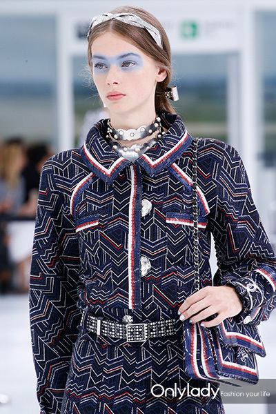 头发上的装饰发夹,头发上的装饰钻石